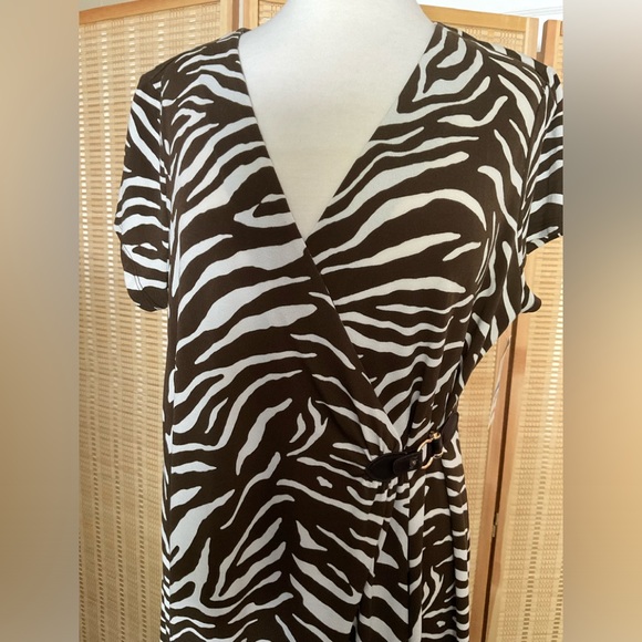 Dress - Picture 2 of 5